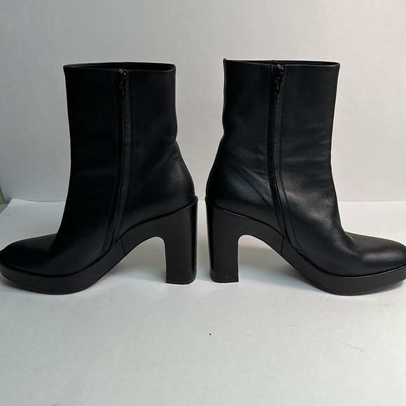 Balenciaga Black Leather Heel Boots - Picture 5 of 11